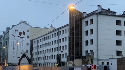 На улице Чапыгина сносят бывший отель Andersen: видео