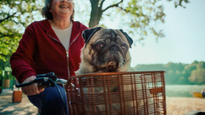 В новой рекламной кампании «Национальные приоритеты» предложили старшему поколению присоединиться к программе «Активное долголетие»