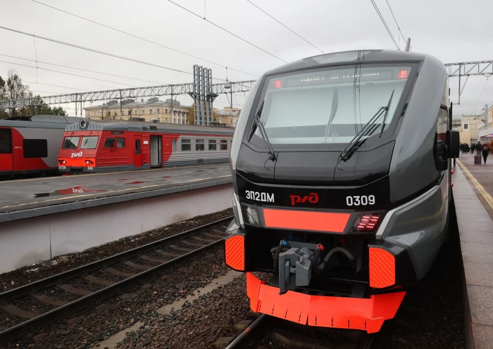 Горожанам предложили выбрать имя новой электричке, начавшей движение на тактовом маршруте до Сестрорецка - tvspb.ru