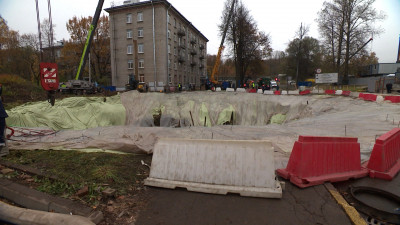 Слаженная и чёткая работа: Александр Беглов оценил действия городских служб при просадке грунта на улице Харченко