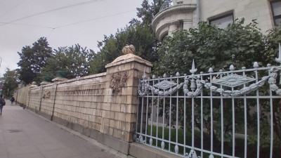 В Петербурге отреставрируют фасад и ограду одного из зданий Музея политической истории России