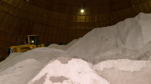 Готовь сани летом, а соль осенью. Дорожники готовы к борьбе с наледью и гололёдом на улицах города