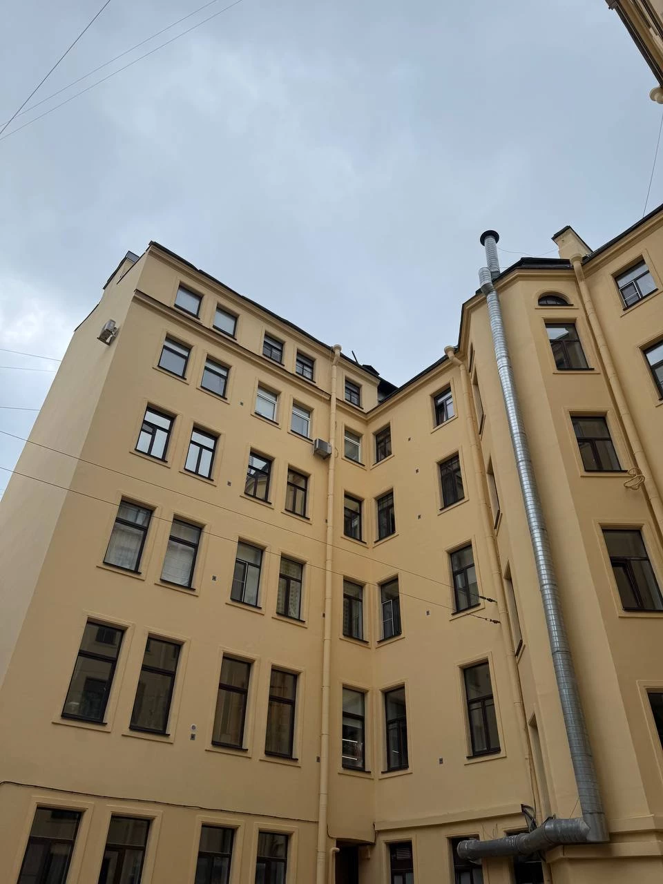 После капремонта дом на улице Ленина снова требует ремонта - tvspb.ru