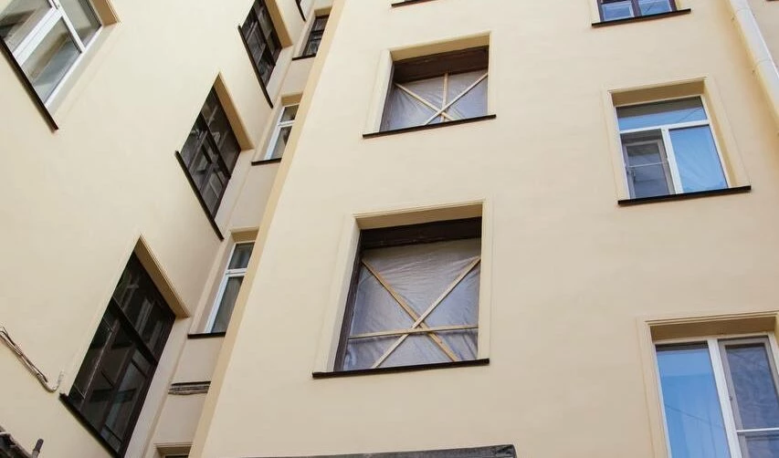 Жилищный комитет: в доме на Бронницкой восстановят исторические витражи и деревянные окна - tvspb.ru