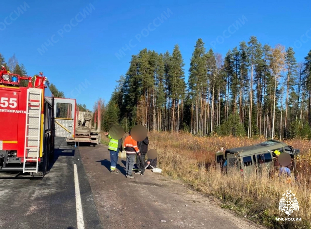 Автобус столкнулся с грузовиком на трассе «Сортавала»: 8 человек госпитализированы - tvspb.ru