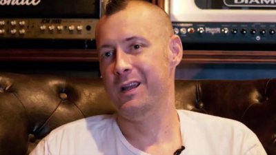 Нашли в луже крови: стало известно, как умер басист Limp Bizkit Сэм Риверс