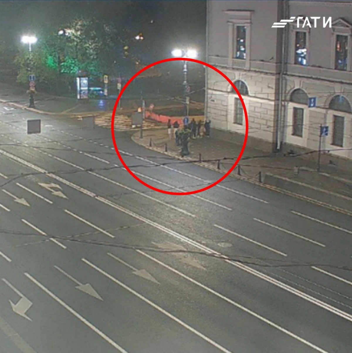 Вандалов, разрисовавших главное здание РНБ на Невском, вычислили по камерам - tvspb.ru