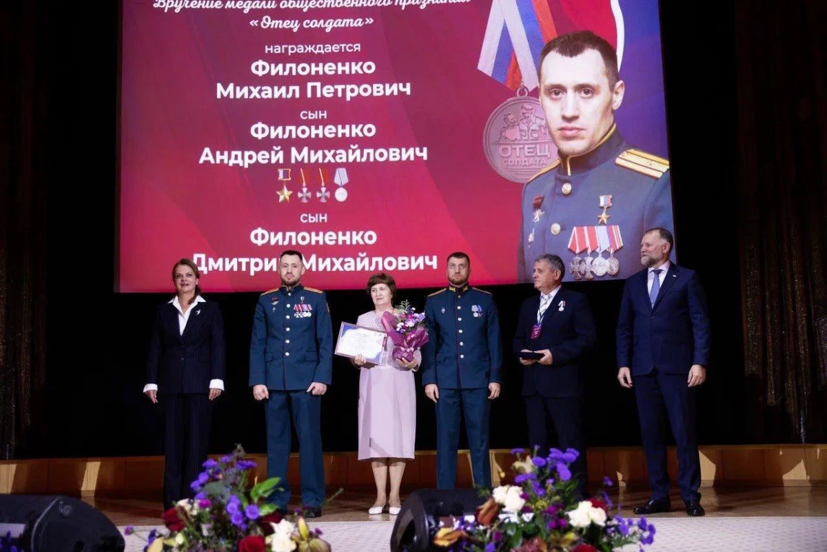 Анна Цивилева приняла участие в церемонии вручения награды общественного признания – медали «Отец солдата» - tvspb.ru