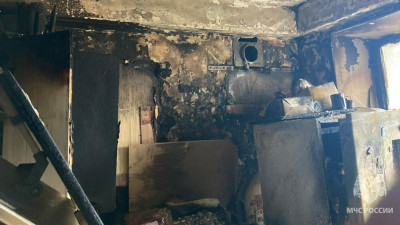 Петербургские пожарные показали, как загоревшееся масло может уничтожить кухню