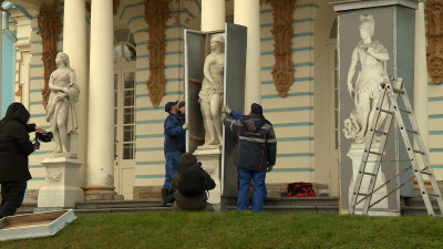 Скульптуры Екатерининского парка начали готовить к холодам