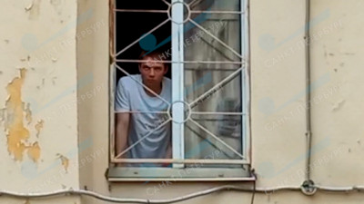 На Кадетской линии неадекватный сосед избил 78-летнего пенсионера до перелома черепа