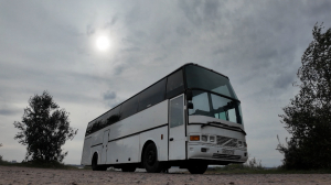 Тебе водить. Автобус на гоночной трассе, новые тарифы на парковку, автодом своими руками