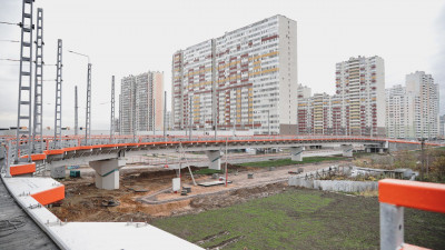 Александр Беглов: На уникальном трамвайном путепроводе через КАД и Московское шоссе начался монтаж контактной сети