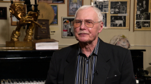 Хотя бы 15 минут сна по солдатской привычке и кофе со сливками — идеальное утро заслуженного артиста России Владимира Гостюхина