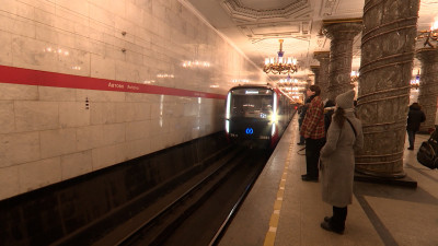 В обычном режиме: на «красной» ветке метро восстановлено движение поездов