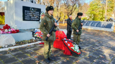 Останки бойцов Красной армии предали земле в поселке Мельниково