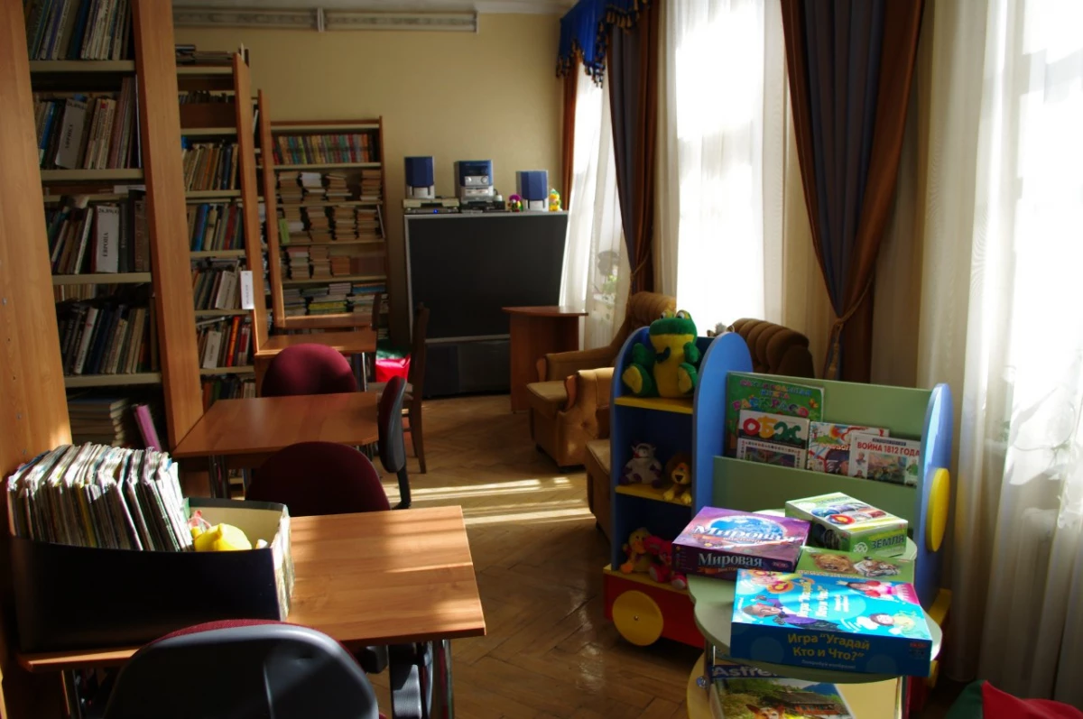 Александр Беглов поздравил с 95-летием Юношескую библиотеку имени А.П. Гайдара - tvspb.ru