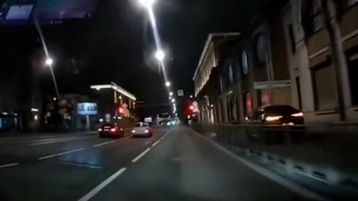 В Петербурге водитель BMW решил срезать путь по тротуару