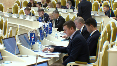 В парламенте Петербурга обсудили корректировку бюджета и стратегию развития города