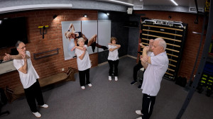 Зарядка для людей «Серебряного возраста». Упражнения для рук