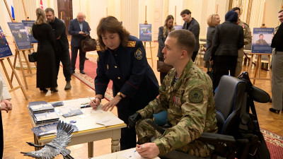 В петербургском ЗакСе прошла торжественная церемония открытия выставки «Вместе с молодёжью России»
