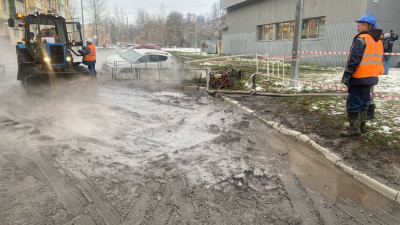 Из-за прорыва трубы на Бассейной улице временно изменили маршруты автобусов