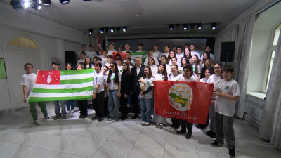 Александр Беглов пригласил на «Алые паруса» лучших выпускников школ Абхазии