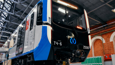 Александр Беглов показал, как выглядит новый «Балтиец‑2» в синем цвете