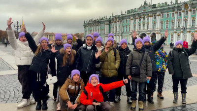 Петербургские каникулы: 114 школьников из Мариуполя посетили музей железных дорог и Кронштадт