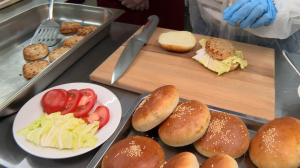 Самый классный бургер: столовая школы №585 стала лауреатом Всероссийского конкурса