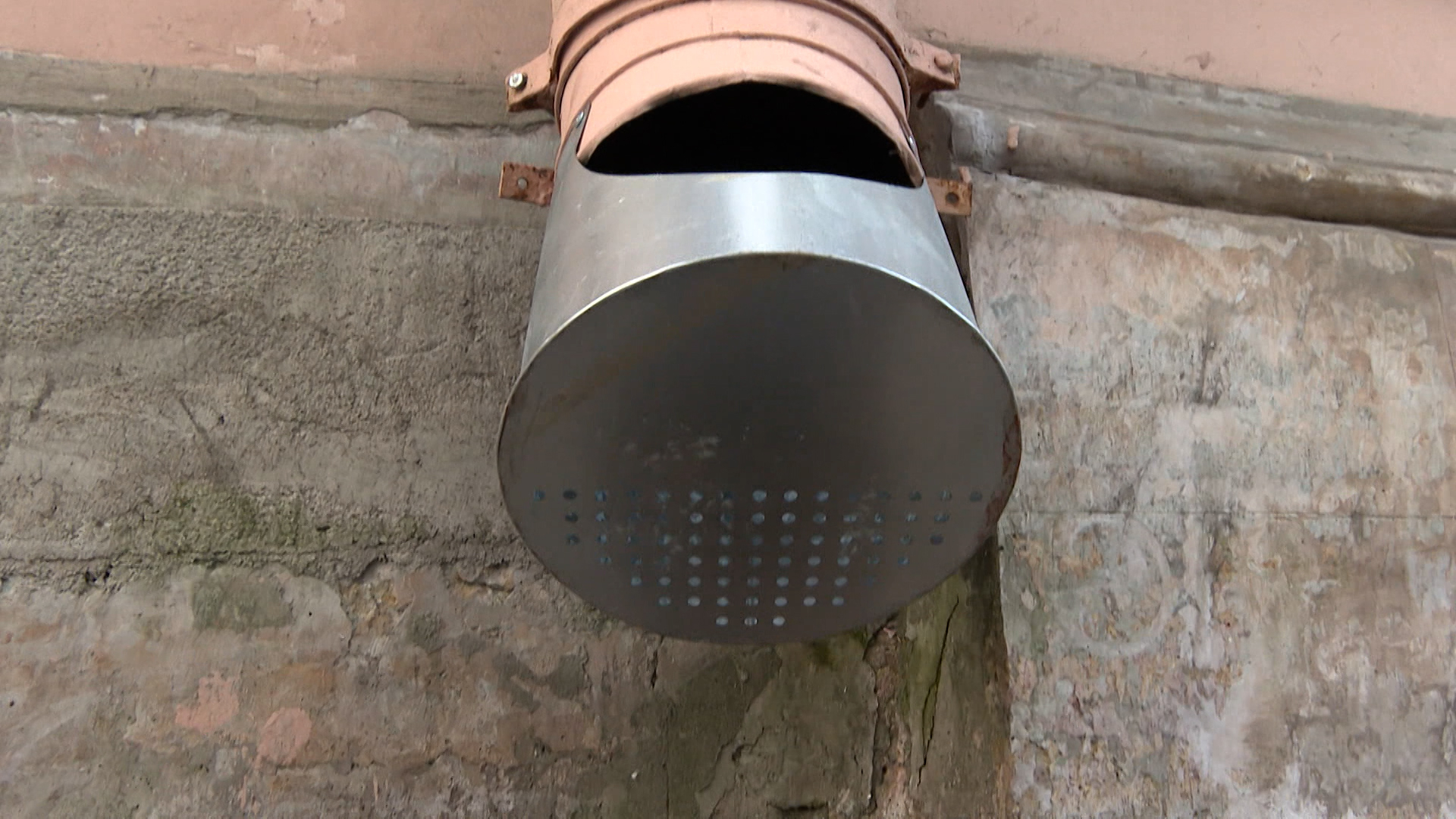 Средства борьбы с наледью на крышах и тротуарах