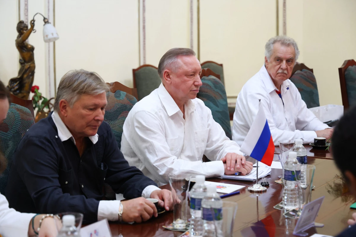 Александр Беглов: Петербург окажет гуманитарную поддержку Республике Куба, пострадавшей от урагана – предоставит лекарства и автомобили - tvspb.ru