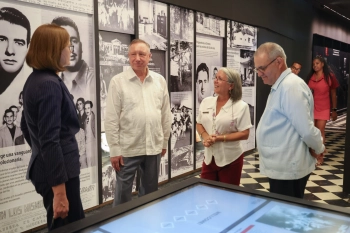 Кубинскому роддому доставили гумпомощь из Санкт-Петербурга