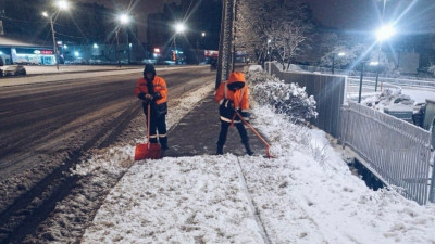Сергей Петриченко: Более тысячи работников вручную очищают и подметают труднодоступные участки города