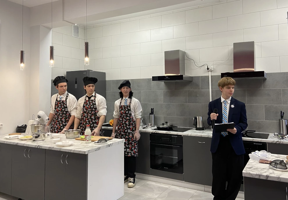 Александр Беглов: С помощью проекта «Твой Бюджет в школах» старшеклассники Фрунзенского района приобщаются к гастрономическим традициям Петербурга - tvspb.ru