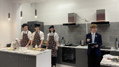 Александр Беглов: С помощью проекта «Твой Бюджет в школах» старшеклассники Фрунзенского района приобщаются к гастрономическим традициям Петербурга