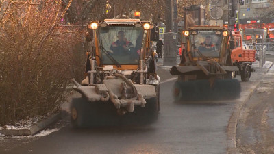 Коммунальные службы перешли на усиленную работу из-за снегопада в Петербурге