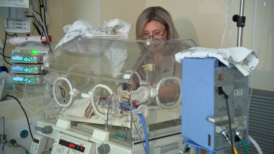 В преддверии Всемирного дня недоношенных детей врачи и медсестры Детской городской больницы №17 встретились с бывшими пациентами и их родителями