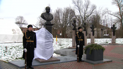 В Кронштадте открыли бюст Ивана Исакова