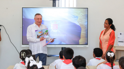 Александр Беглов посетил школы Гаваны, где преподают русский язык