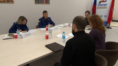 В филиале фонда «Защитники Отечества» прошел выездной прием заместителя прокурора Санкт-Петербурга Дмитрия Захарова