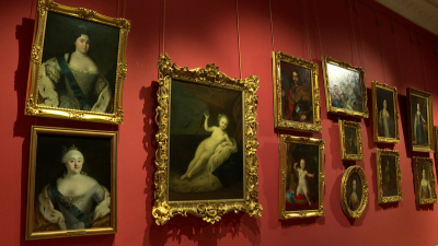 В Михайловском замке открылась грандиозная портретная выставка «В зеркале судьбы»