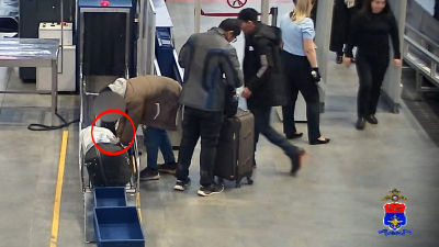 В Пулково мужчина украл оставленные пассажиром после досмотра часы