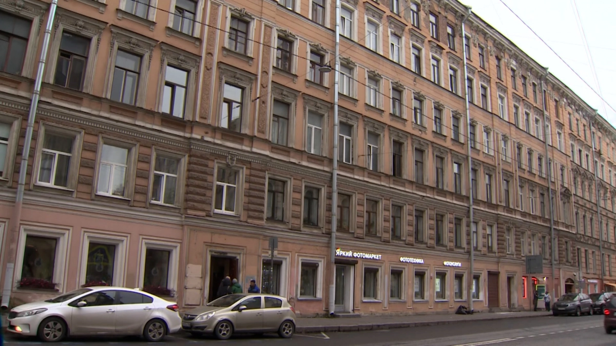 Социальные службы Центрального района работают с жителями расселенного дома №1/38 по улице Некрасова - tvspb.ru