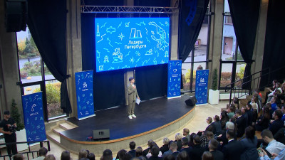 300 участников программы «Лидеры Петербурга» представили проекты по развитию города