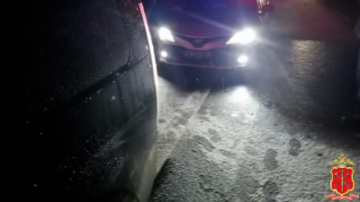 Под Петербургом полиция со стрельбой задержала нетрезвого водителя-дебошира на минивэне