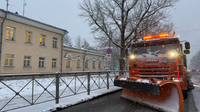 Петербург привели в порядок после ночного снегопада