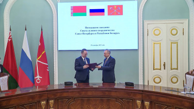 Сотрудничество с Беларусью и поддержка многодетных: какие вопросы решал Александр Беглов на этой неделе