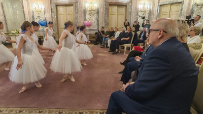 Александр Беглов поздравил руководство и коллектив петербургского Дворца «Малютка» с 60-летием учреждения