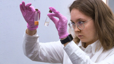 В СПбГУ создали уникальные биосовместимые пигменты для производства косметики